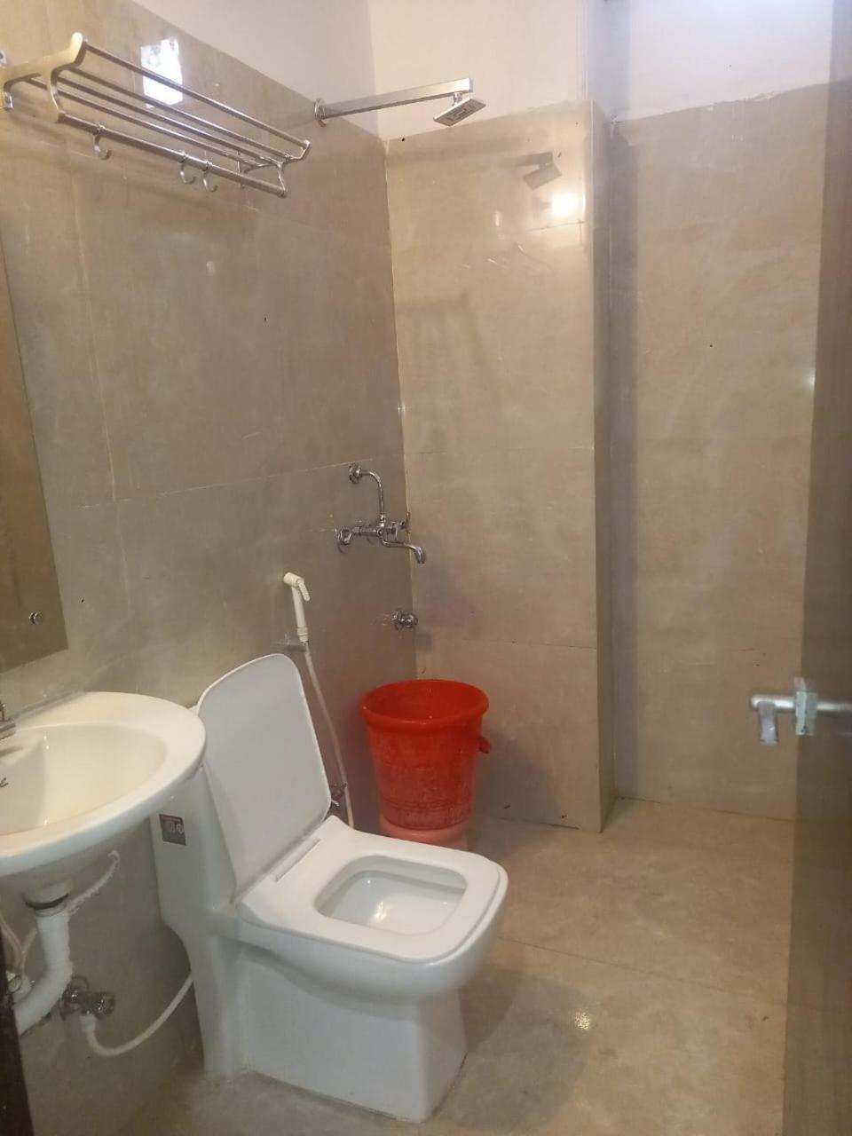 Hotel The First By Goyal Hotelie Agra  Exterior photo