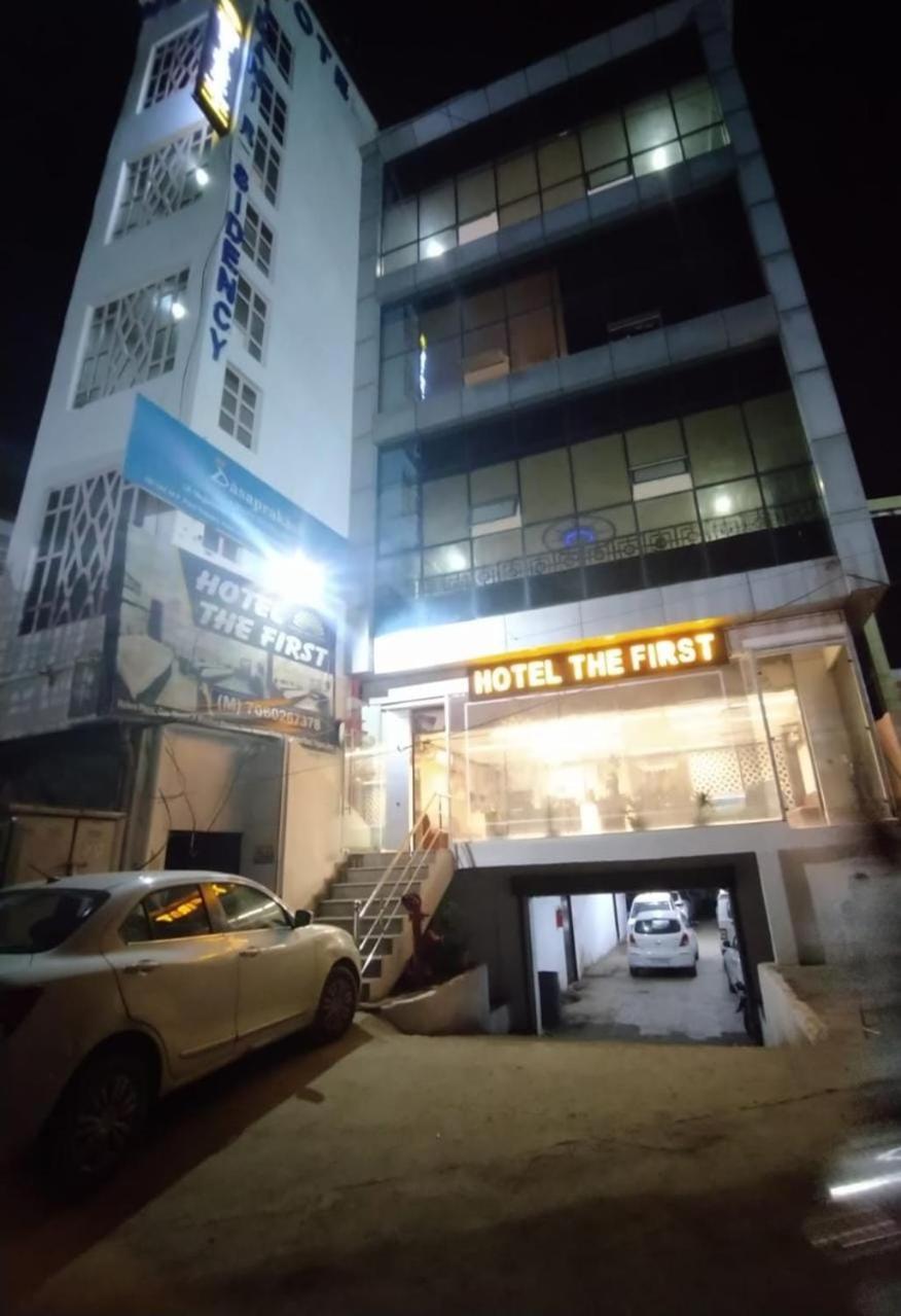 Hotel The First By Goyal Hotelie Agra  Exterior photo